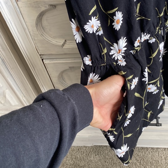 Black & Daisy Floral Romper - Picture 4 of 4